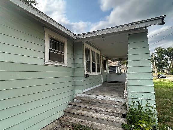 2nd image of 633 29th St SE