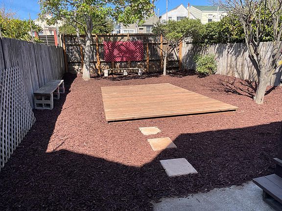 4th image of 140 Capistrano Ave
