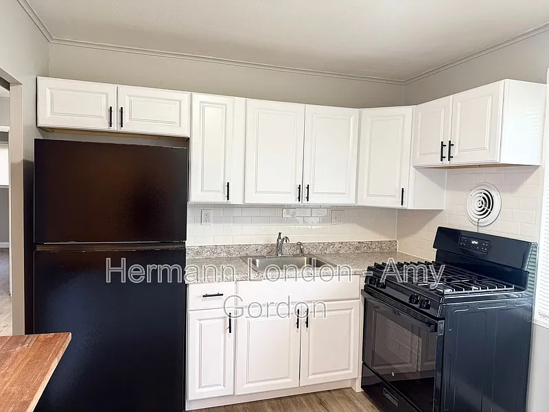3 bed, 1.0 bath, 1014 sqft, $1,500 — Photo 2