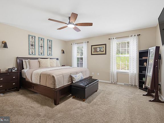 3rd image of 20 Cedar Chase Dr