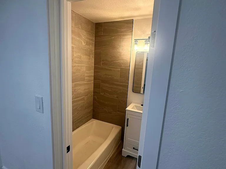 934 Simmons Ave #1/2 — Photo 3