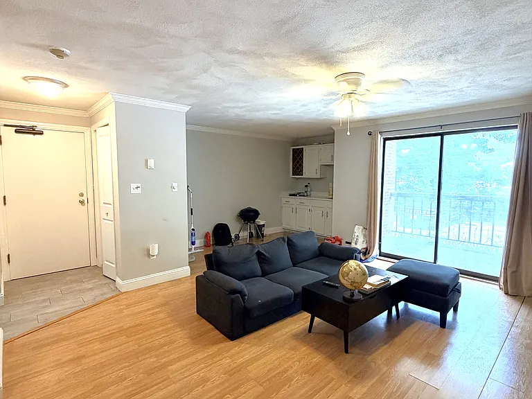 52 S Walnut St #4 — Photo 4