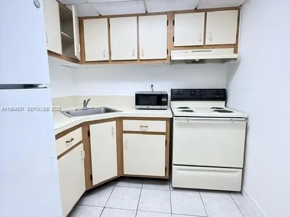 4550 NW 9th St APT 812E, Miami, FL 33126