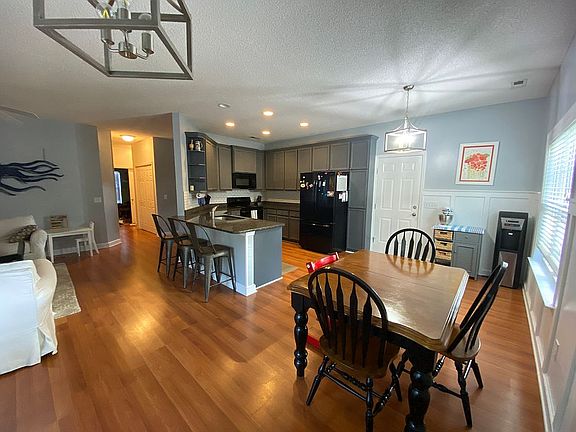 Open Kitchen / Family Room 