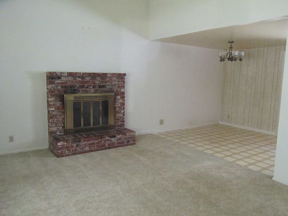 2nd image of 325 Paloma Ave