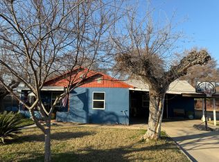 340 Riverside Dr, Woodlake, CA 93286