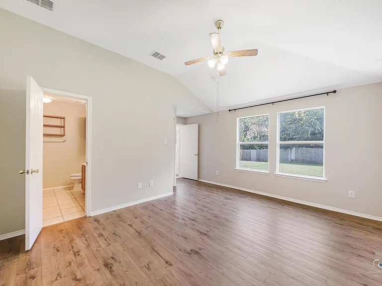 1637 Elm St — Photo 14