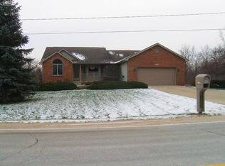 9553 Hill Rd, Swartz Creek, MI 48473