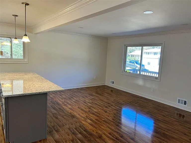 4642 Elmhurst Dr — Photo 5