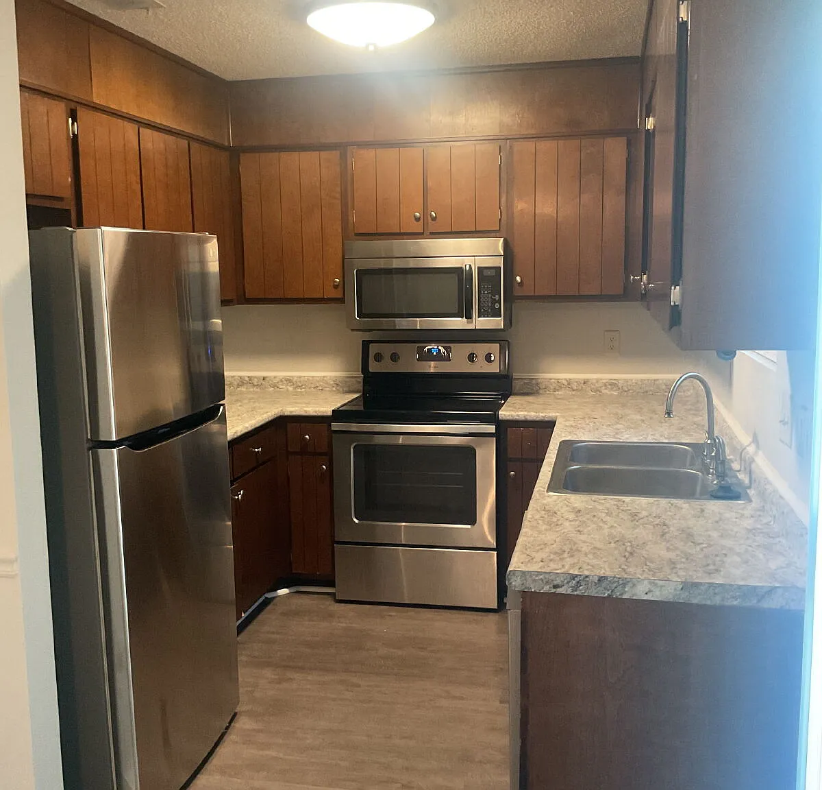 3 bed, 2.5 bath, 1440 sqft, $1,600 — Photo 4
