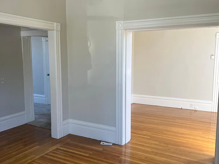 1360 Clarke St #1360 — Photo 14