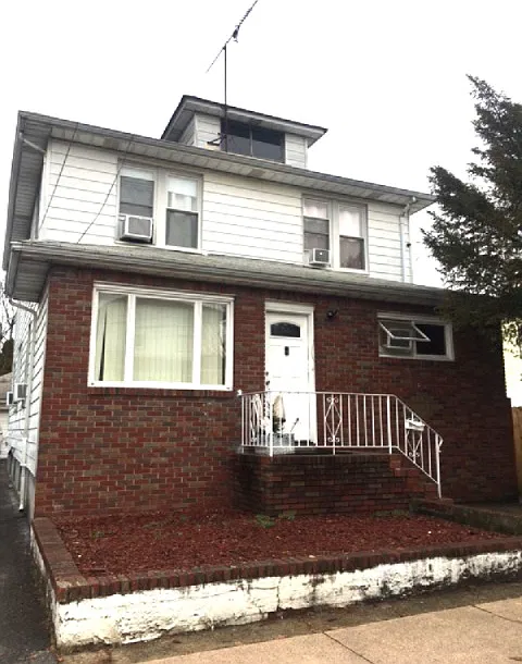 54 Jefferson Pl #2