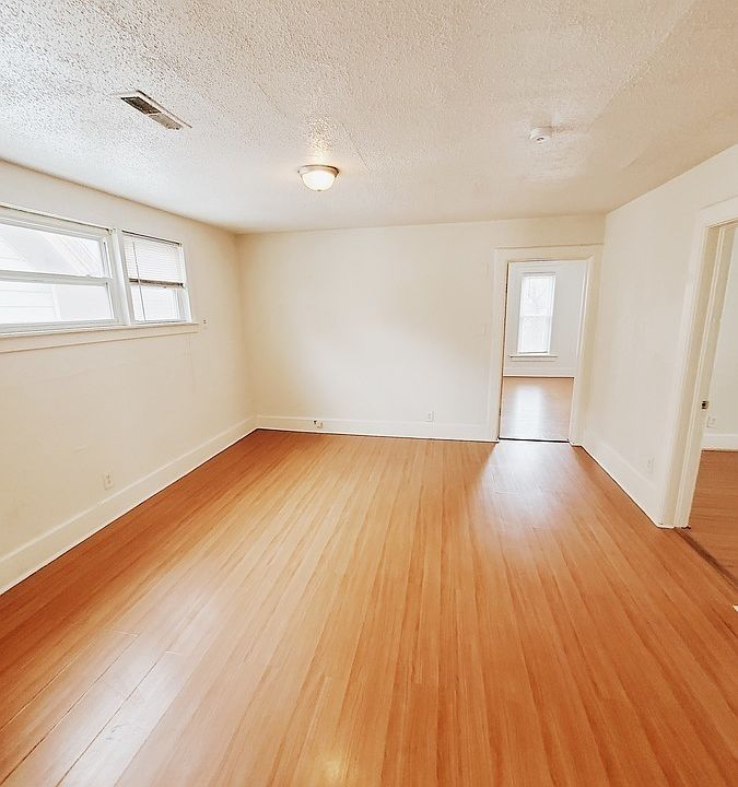1st image of 112 E North Ave