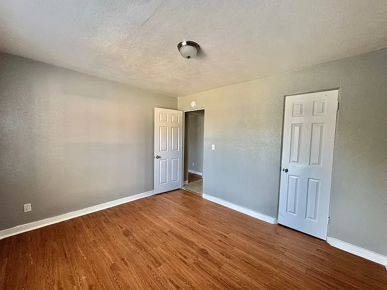2030 NW 25th St #6 — Photo 12
