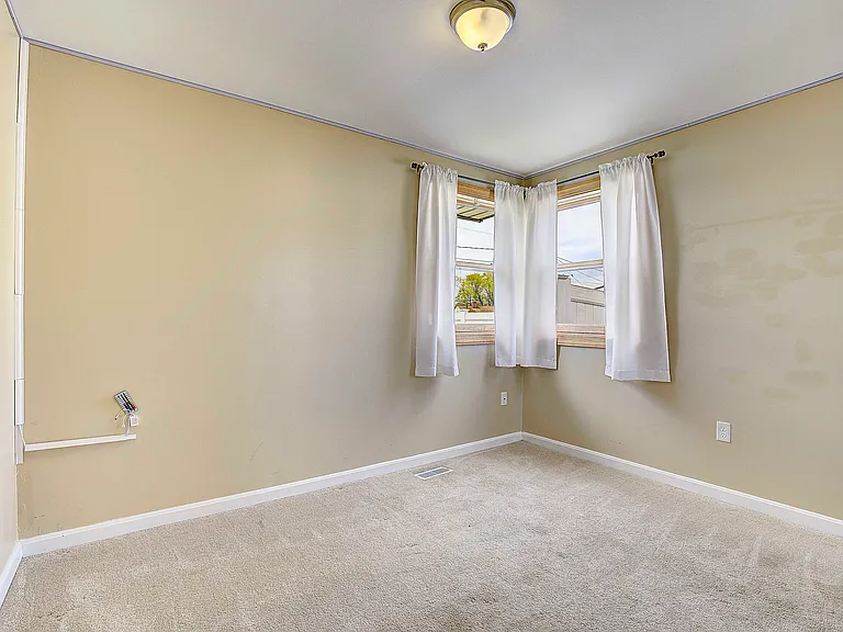1622 Tieman Dr — Photo 12