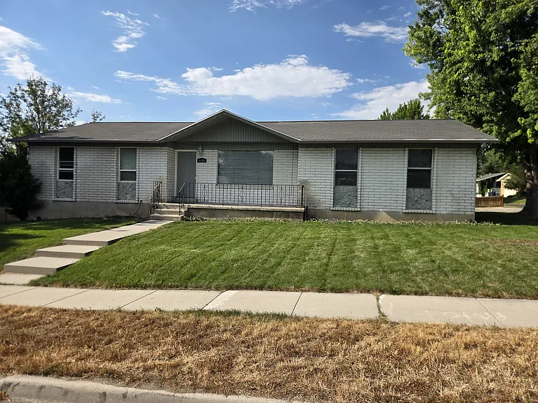 1125 E Fallbrook Way — Photo 1