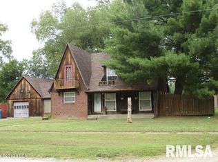 720 E 4th St, Centralia, IL 62801