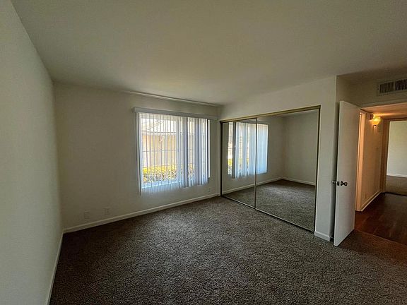 5th image of 2908 W Victory Blvd APT D