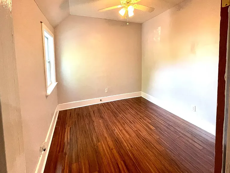 2206 Barnard St — Photo 12