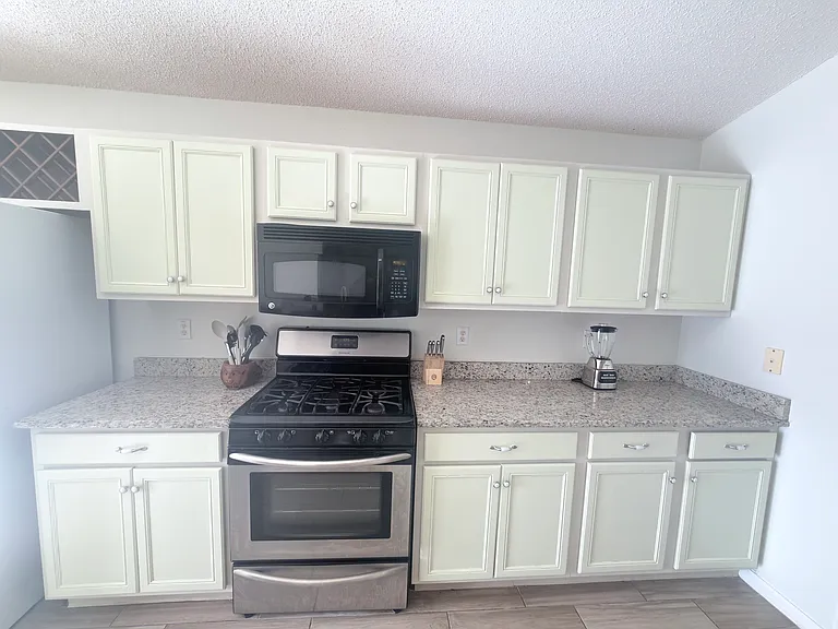 730 Garberia Dr — Photo 23