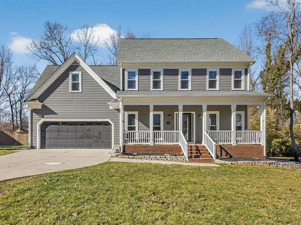 609 Oakhall Dr, Holly Springs, NC 27540