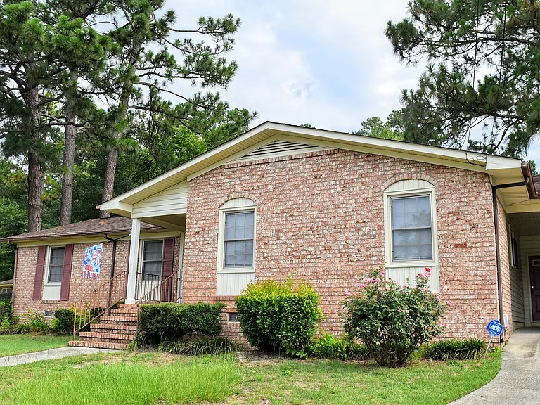 2105 Hobson Ct — Photo 1
