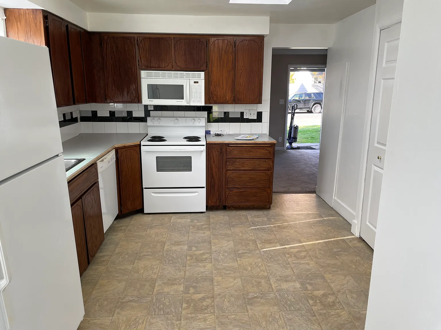 3 bed, 1100 sqft, $1,895 — Photo 3