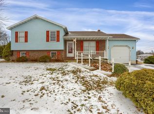 108 S Fairlane Rd, Valley View, PA 17983