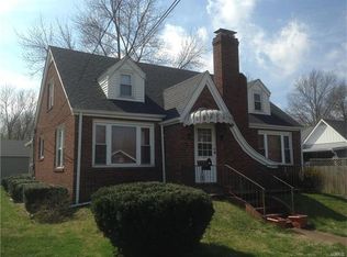 918 W Pearl St, Staunton, IL 62088