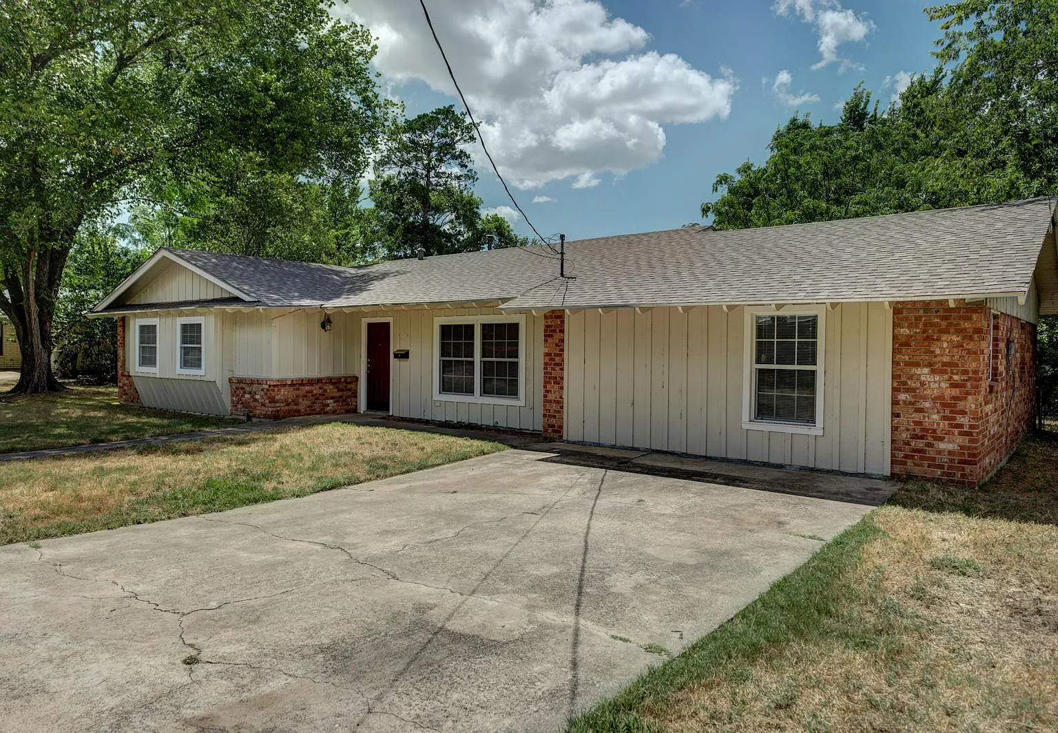 5 bed, 2200 sqft, $1,800 — Photo 3