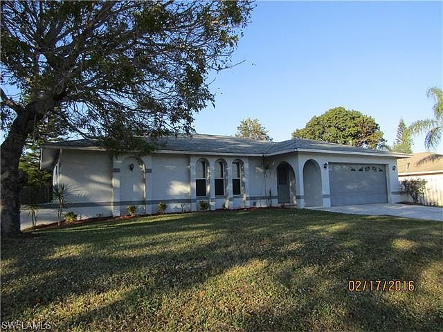 1st image of 1033 NE Van Loon Ln