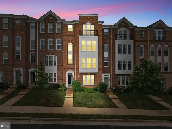 42703 Wardlaw Ter, Ashburn, VA 20147