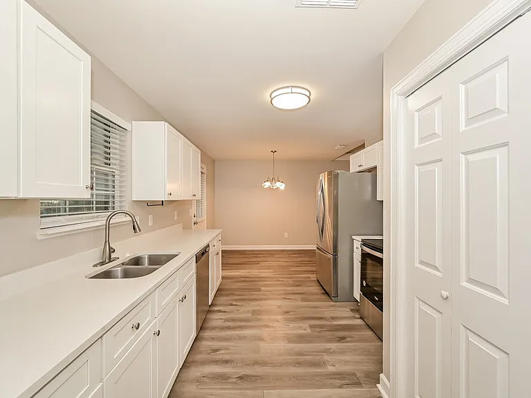407 Cindi Ct — Photo 6