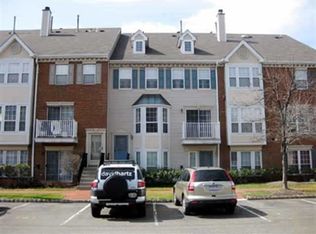 10 Dogwood St, Jersey City, NJ 07305