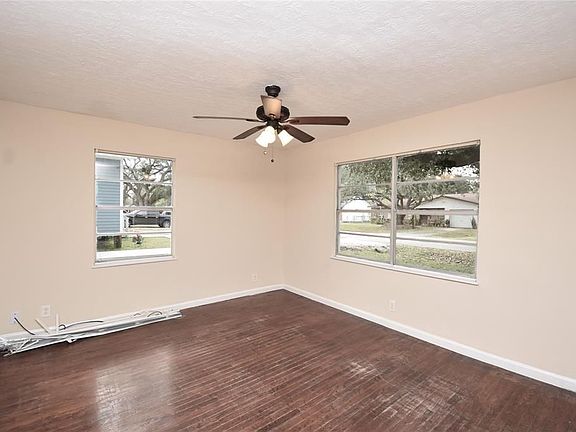 4th image of 317 Cedar Dr