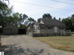 404 Birch St, Breckenridge, MI 48615