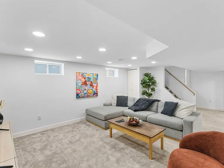 639 Brock St #639 — Photo 24