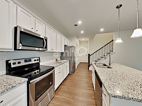 3rd image of 289 Ocorley Ct