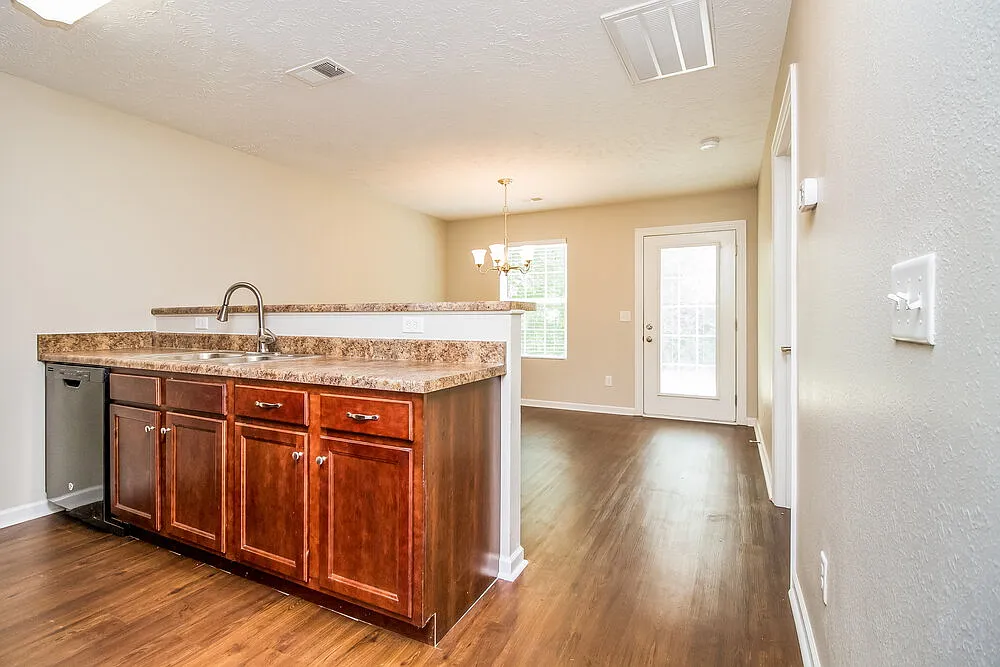 4 bed, 2.0 bath, 1412 sqft, $2,830 — Photo 4