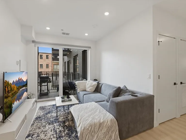 947 W Sunnyside Ave #213 — Photo 5