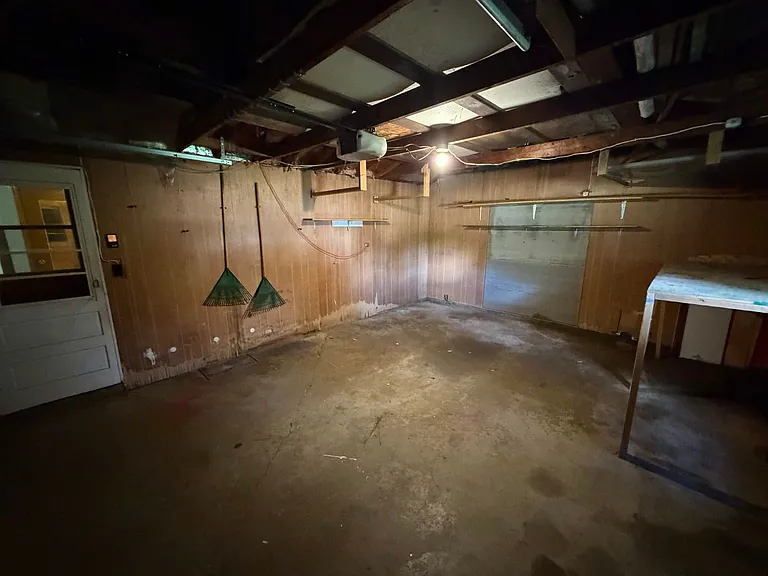 704 Gilbert St — Photo 14