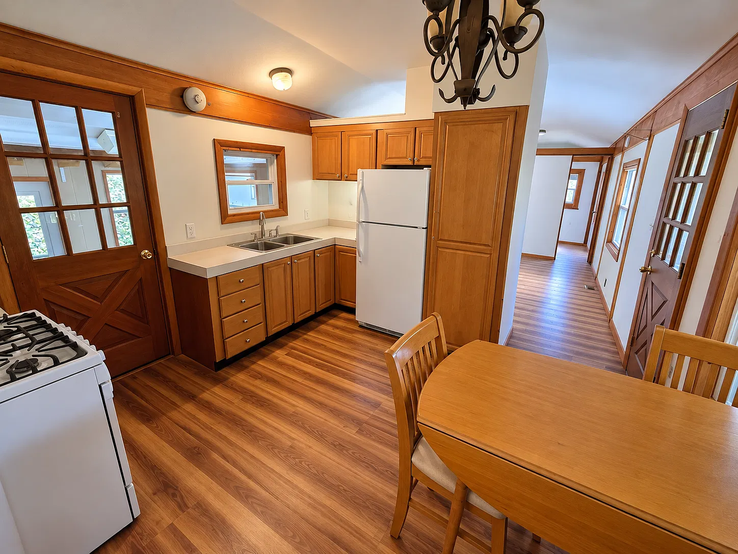 2 bed, 1200 sqft, $1,750 — Photo 2