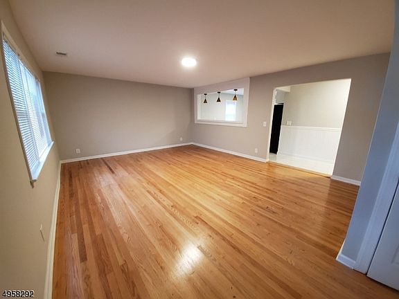 2nd image of 76 Hoffman Blvd