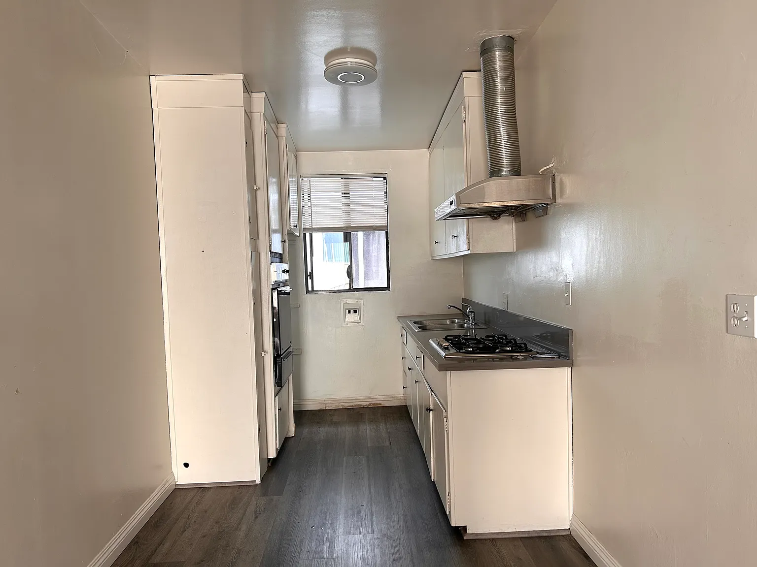 2 bed, 750 sqft, $2,300 — Photo 4