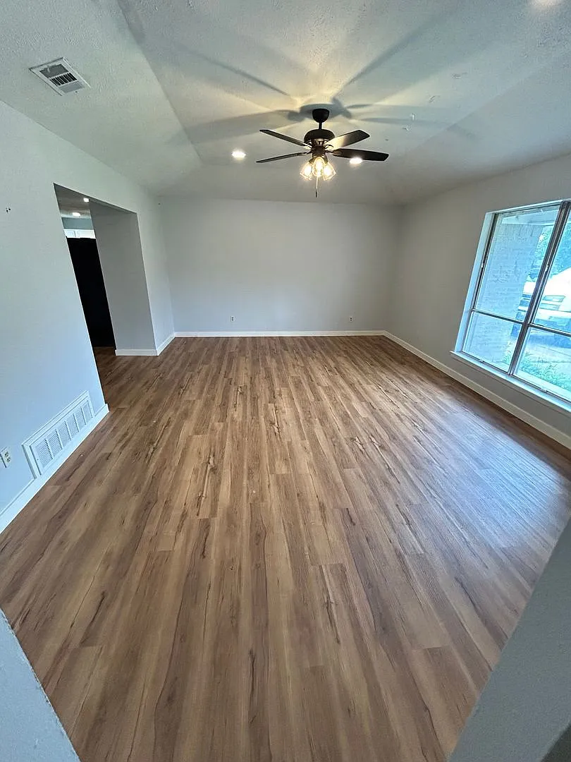 4 bed, 1668 sqft, $2,400 — Photo 3