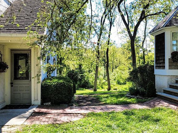 4th image of 1731 Howell Rd