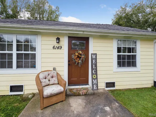 6149 Waldon Rd, Clarkston, MI 48346