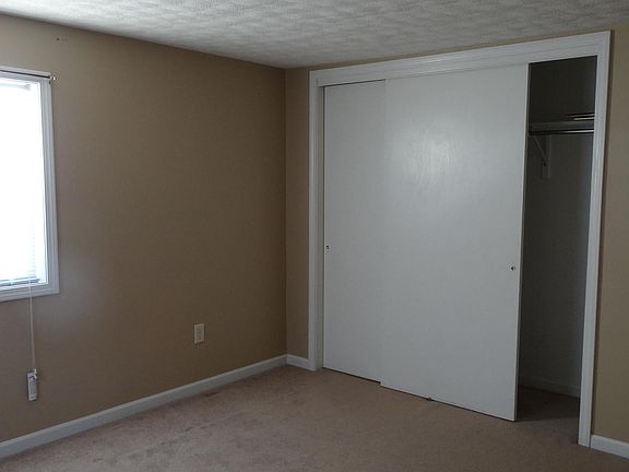 Large Bedroom (large closet)