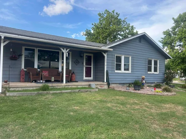 902 N Poplar St, Wellington, KS 67152