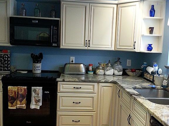 4th image of 4701 Robin Dr